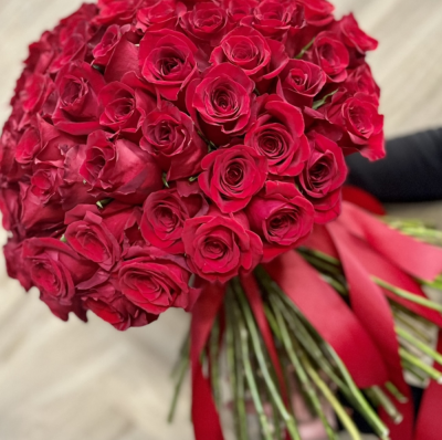 100 Luxury Red Roses - Please contact the shop for enquiries